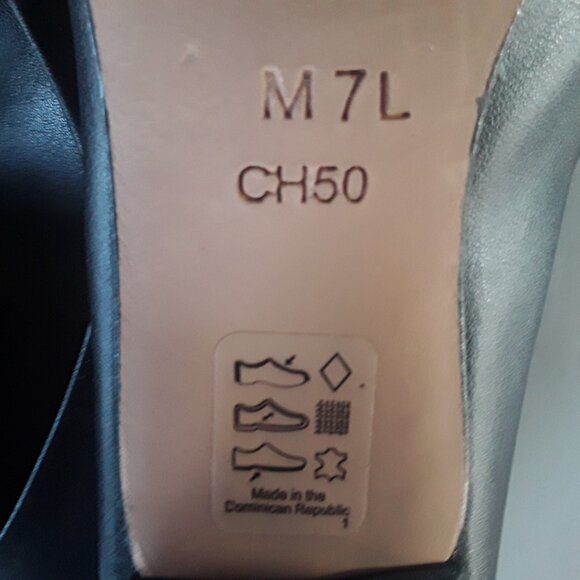 So Danca Black size M7L/CH 50 character shoes w/ buckle strap and 1 1/2" heel - Picture 7 of 8